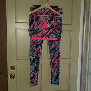 Fabletics Leggings and Bra Workout Set EUC Size L